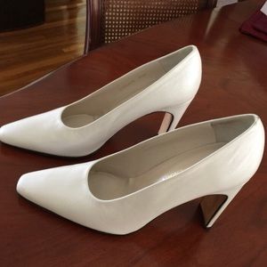 Beautiful, Fancy White Pump